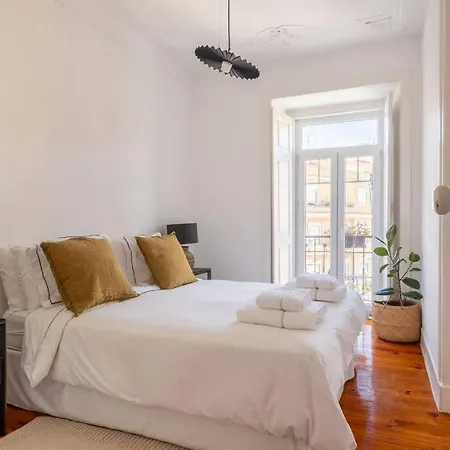 Casa Flores 4br + Office Space And A/c Appartamento Lisbona