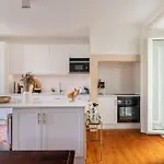 Casa Flores 4br + Office Space And A/c Διαμέρισμα *