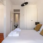 Διαμέρισμα Casa Flores 4br + Office Space And A/c Lisboa