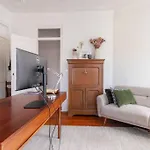 דירה Casa Flores 4br + Office Space And A/c ליסבון