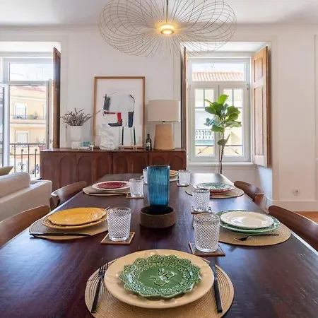 Casa Flores 4br + Office Space And A/c * Лиссабон