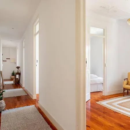Casa Flores 4br + Office Space And A/c Apartment