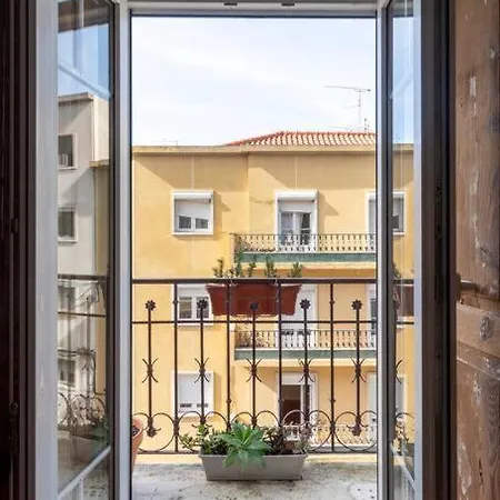 Casa Flores 4br + Office Space And A/c Apartment