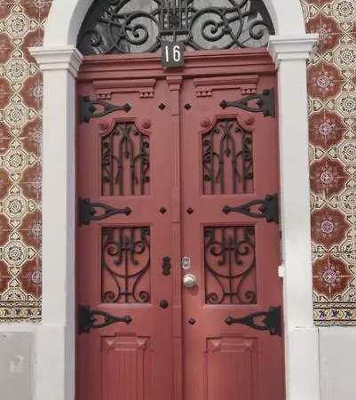 Casa Flores 4br + Office Space And A/c Апартаменти Лісабон