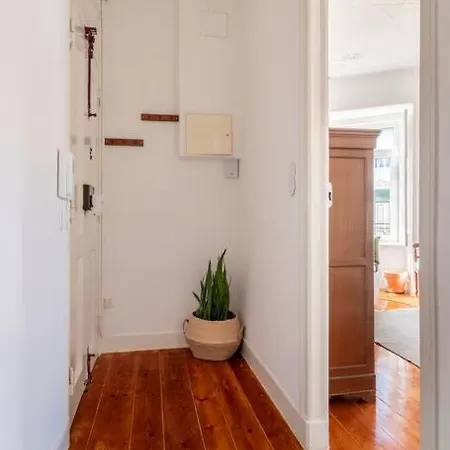 Casa Flores 4br + Office Space And A/c Лиссабон