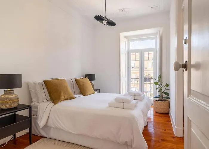 Casa Flores 4br + Office Space And A/c Apartment Lisbon