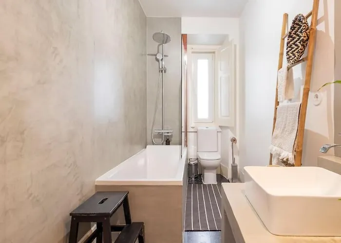 Casa Flores 4br + Office Space And A/c