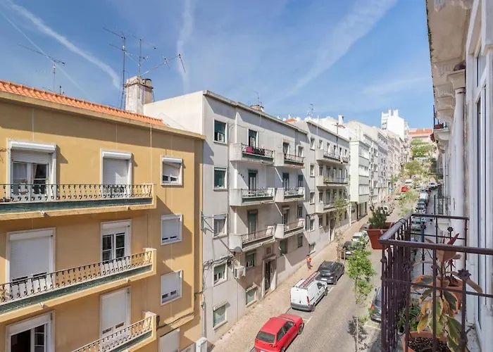 Casa Flores 4br + Office Space And A/c Apartment *