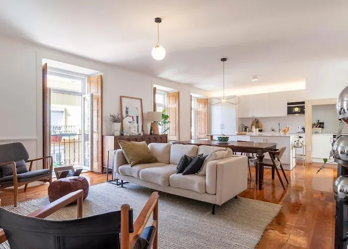 Casa Flores 4br + Office Space And A/c Apartment *