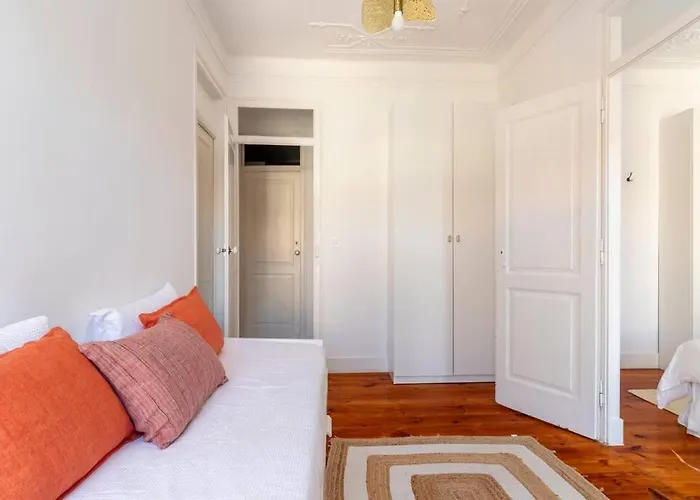 Casa Flores 4br + Office Space And A/c Lisbon