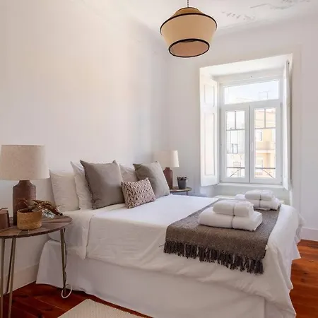 Casa Flores 4br + Office Space And A/c