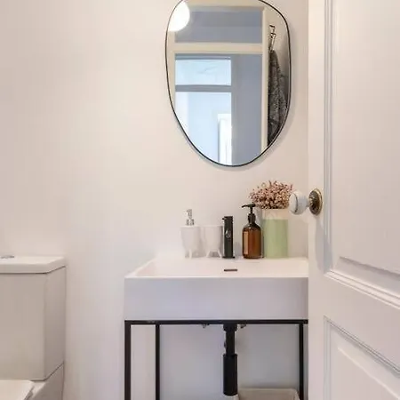 Casa Flores 4br + Office Space And A/c Lägenhet