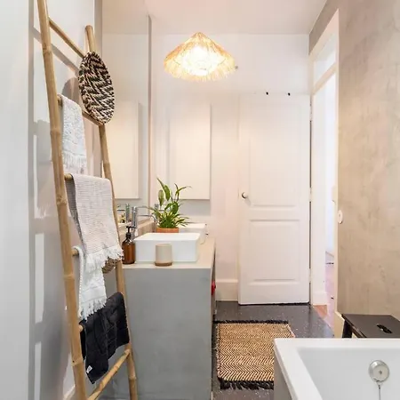 Lägenhet Casa Flores 4br + Office Space And A/c