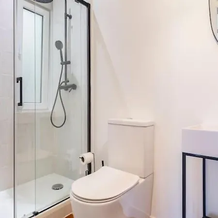 Casa Flores 4br + Office Space And A/c